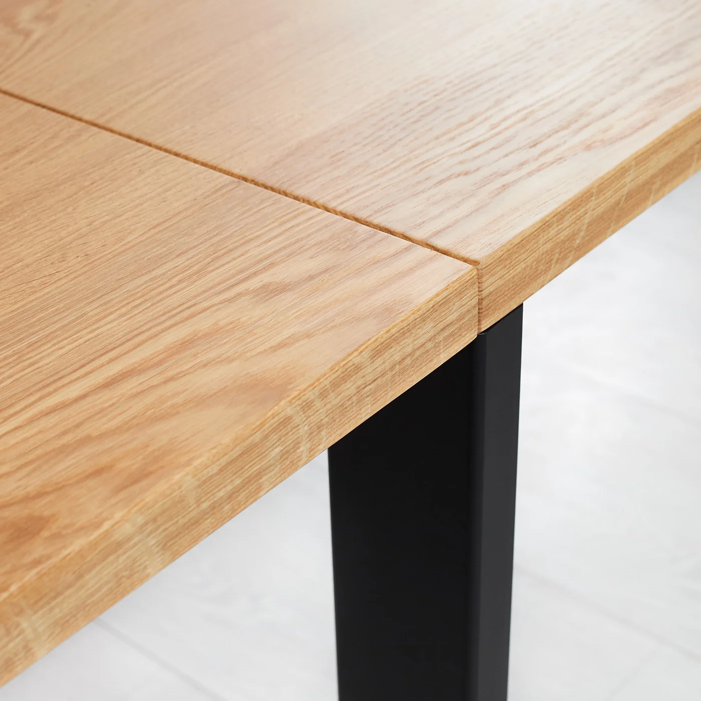 Ausziehbarer Ramme-Tisch aus massivem Holz